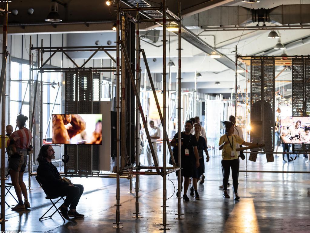 អភិវឌ្ឍន៍បច្ចេកវិទ្យាអំពីអ្វីដែលមានឥទ្ធិពលដល់សង្គម